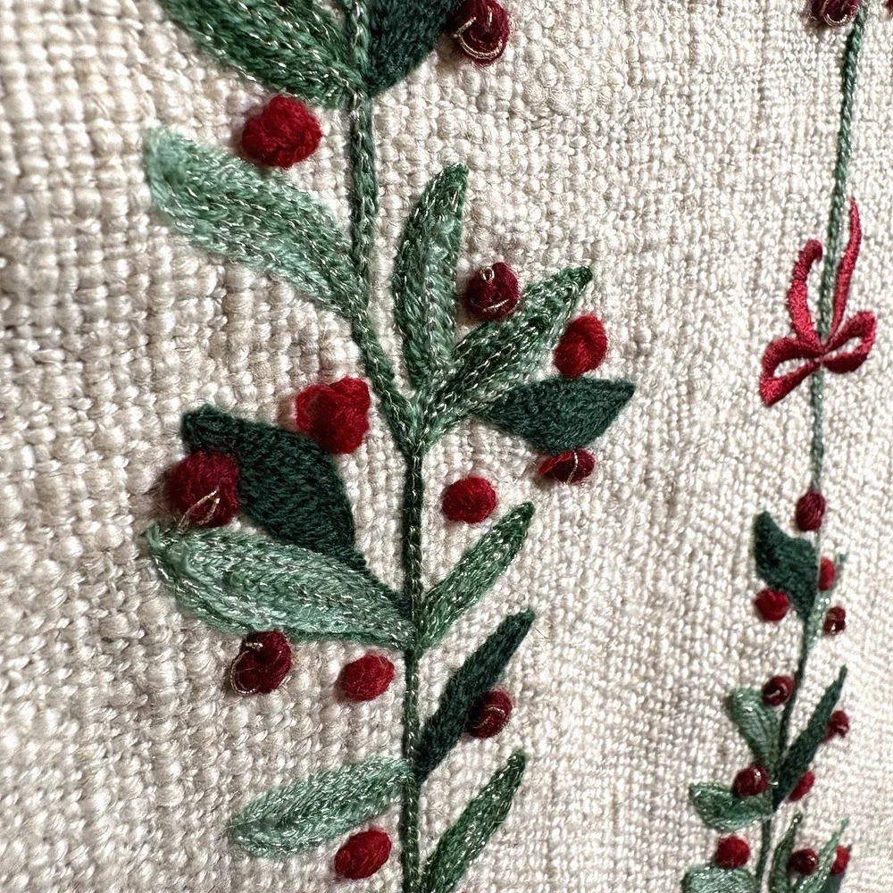TAHARI Home Christmas Table Runner Natural Red and Green Holly Silver 16